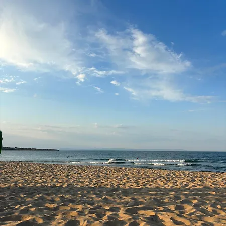 Sunny Sea - 100 Meters From The Sea * Chernomorets